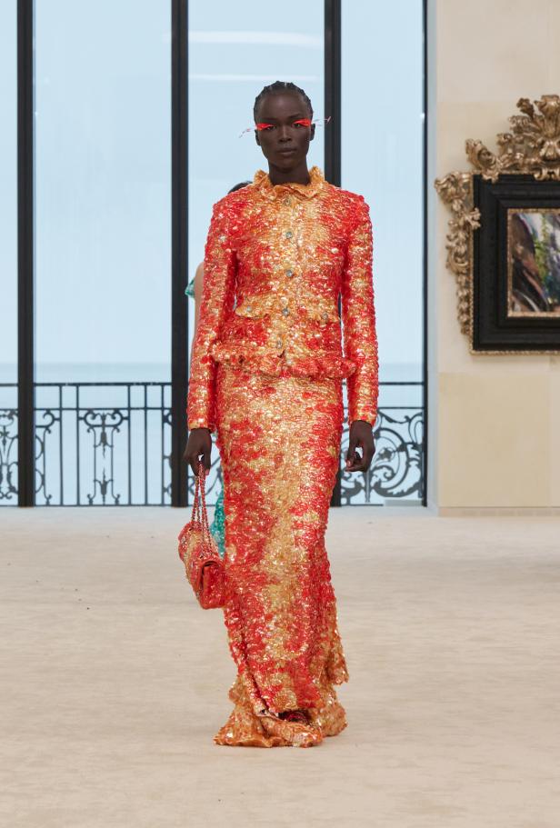 شواطئ بياريتز تحتضن مواجهة بين جذور شانيل ورؤيتها المعاصرة في مجموعة كروز 2026/2027