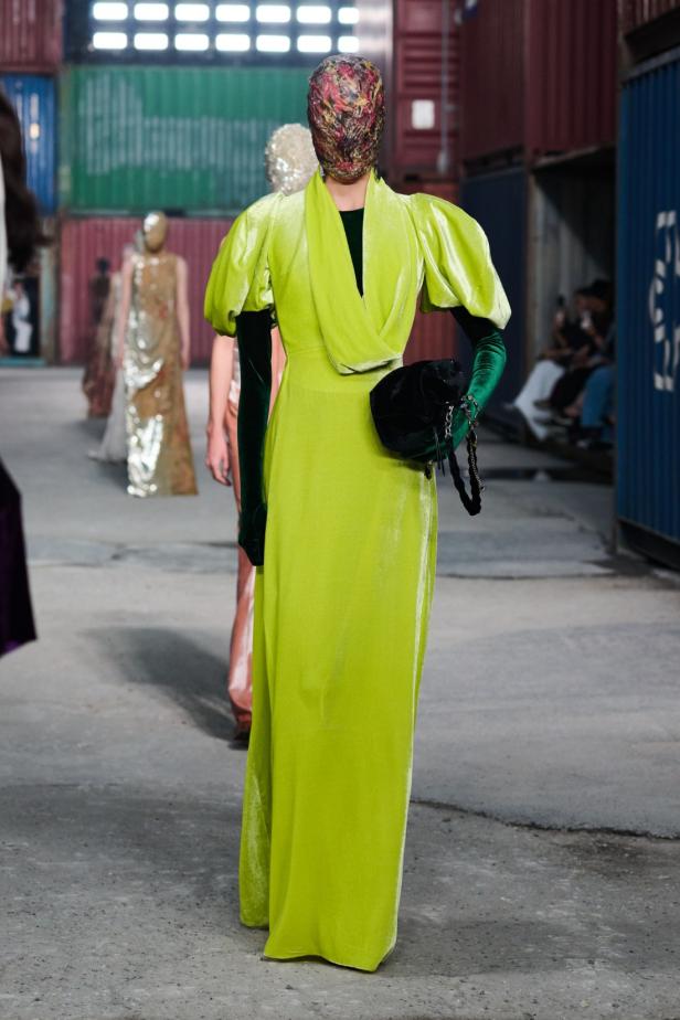 ‏‏Maison Margiela‏ تكشف عن مجموعة خريف وشتاء 2026‏‏ في الصين... رحلة سريالية بين الحرفية ‏العالية وجماليات "القطع المنسية‎"‎