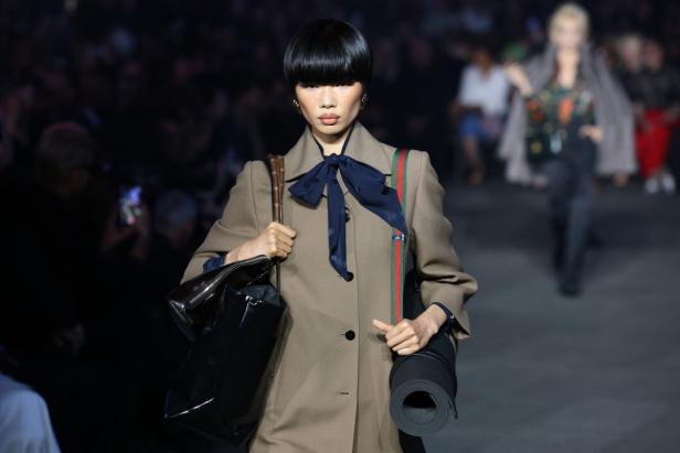 ديمنا يجتاح "تايمز سكوير" في عرض مميّز لمجموعة ‏Gucci Cruise 2027‎