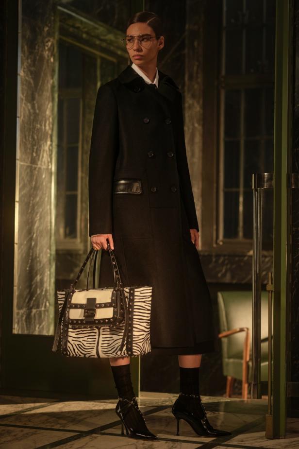 ماريا غراتسيا كيوري تعود إلى جذور ‏Fendi‏ التاريخية لتقديم أولى مجموعات كروز‎ 2027 ‎