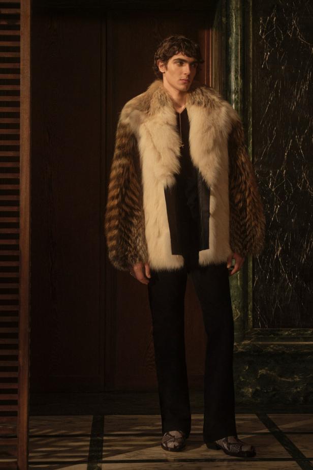 ماريا غراتسيا كيوري تعود إلى جذور ‏Fendi‏ التاريخية لتقديم أولى مجموعات كروز‎ 2027 ‎