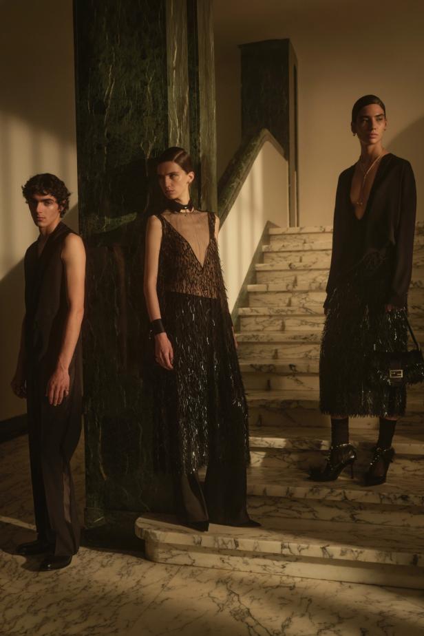 ماريا غراتسيا كيوري تعود إلى جذور ‏Fendi‏ التاريخية لتقديم أولى مجموعات كروز‎ 2027 ‎