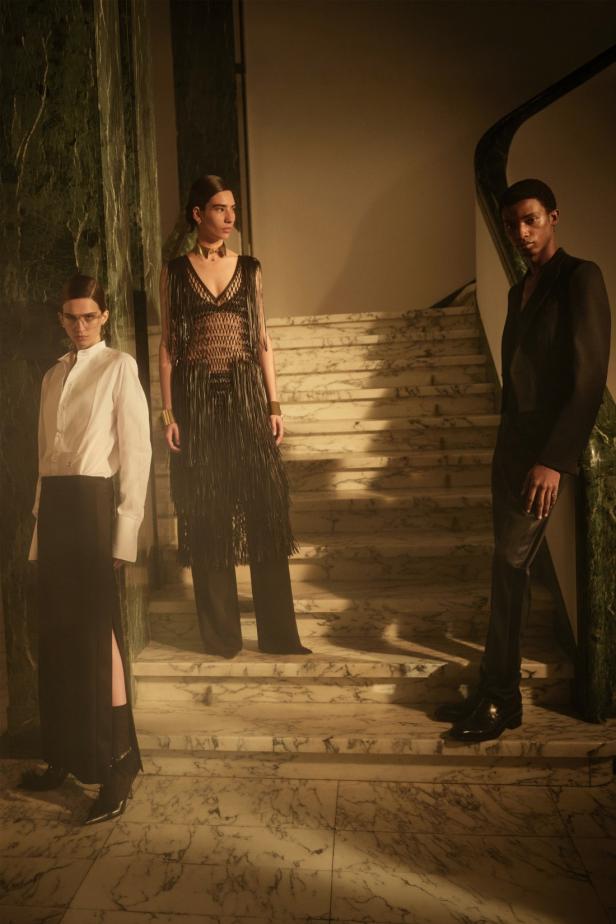ماريا غراتسيا كيوري تعود إلى جذور ‏Fendi‏ التاريخية لتقديم أولى مجموعات كروز‎ 2027 ‎