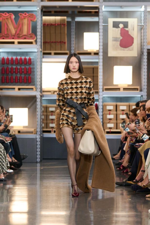 Max Mara‏ تحتفل بإرث 75 عامًا وترسم ملامح أزياء السفر والعطلات لموسم 2027‏
