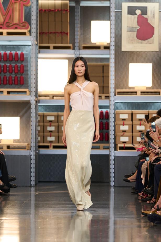 Max Mara‏ تحتفل بإرث 75 عامًا وترسم ملامح أزياء السفر والعطلات لموسم 2027‏