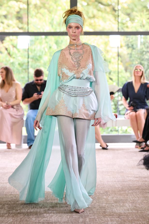 حكايات الأنوثة بين التاريخ والخيال في مجموعة  Yanina Couture خريف وشتاء 2026 للأزياء الراقية 