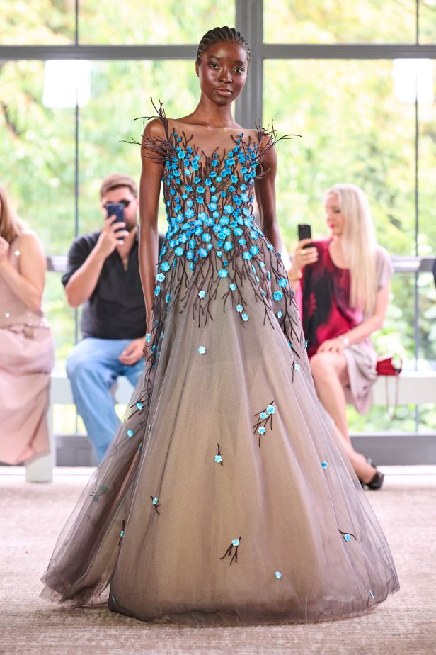 حكايات الأنوثة بين التاريخ والخيال في مجموعة  Yanina Couture خريف وشتاء 2026 للأزياء الراقية 