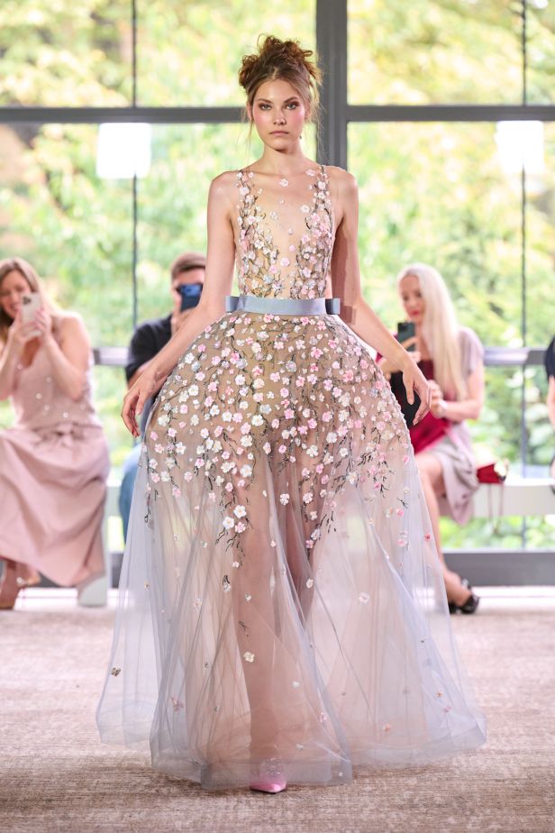 حكايات الأنوثة بين التاريخ والخيال في مجموعة  Yanina Couture خريف وشتاء 2026 للأزياء الراقية 