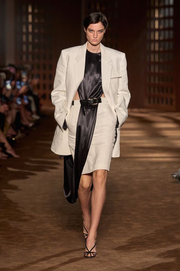 حرية الأربعينيات بلغة ‏Ferragamo‏ في مجموعة ربيع وصيف 2027‏