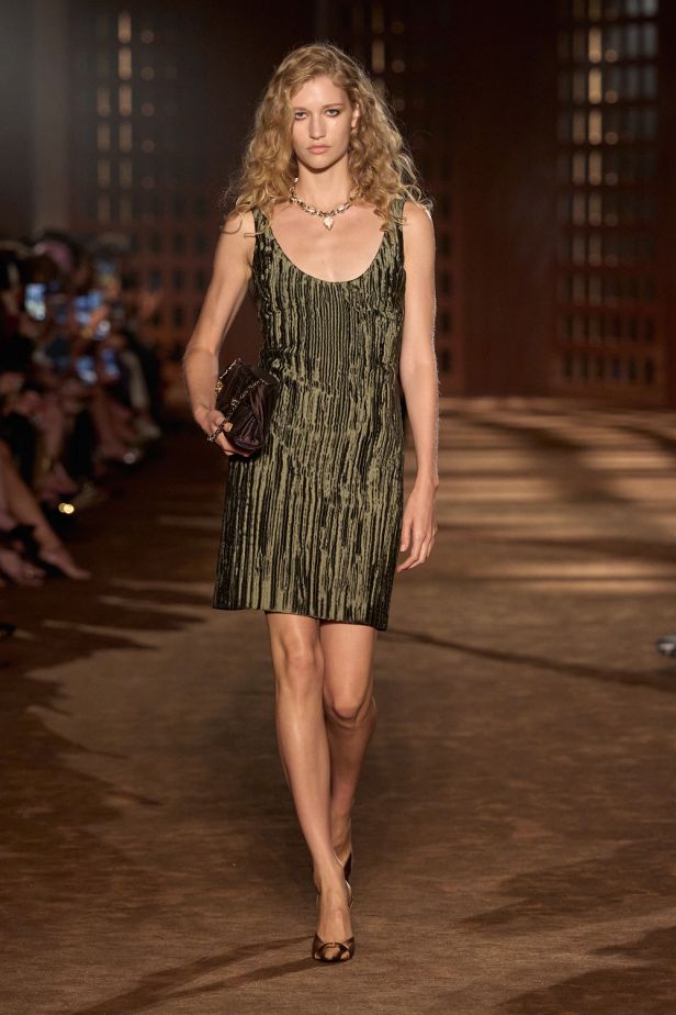 حرية الأربعينيات بلغة ‏Ferragamo‏ في مجموعة ربيع وصيف 2027‏