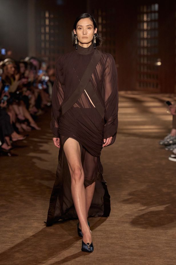 حرية الأربعينيات بلغة ‏Ferragamo‏ في مجموعة ربيع وصيف 2027‏