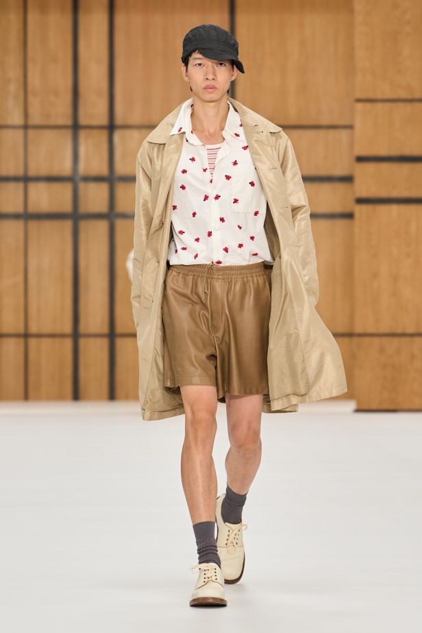 حين يلين الإرث.. “دانيل لي” يفتح أبواب Burberry للعفوية في ربيع وصيف 2027