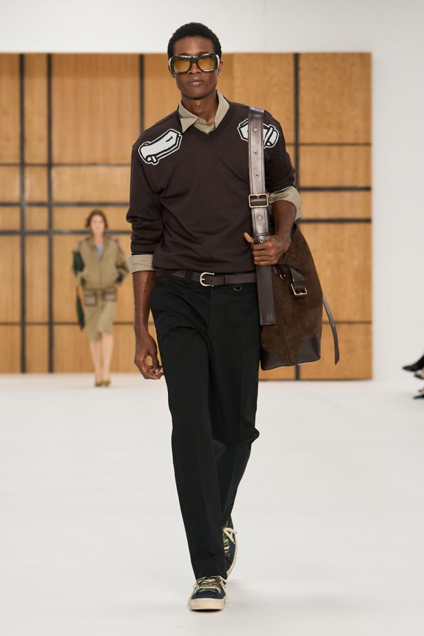 حين يلين الإرث.. “دانيل لي” يفتح أبواب Burberry للعفوية في ربيع وصيف 2027