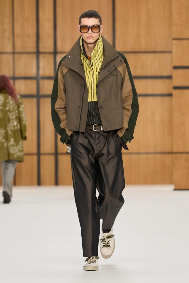 حين يلين الإرث.. “دانيل لي” يفتح أبواب Burberry للعفوية في ربيع وصيف 2027
