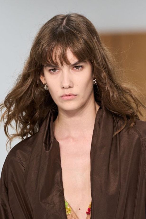 حين يلين الإرث.. "دانييل لي" يفتح أبواب Burberry للعفوية في ربيع وصيف 2027