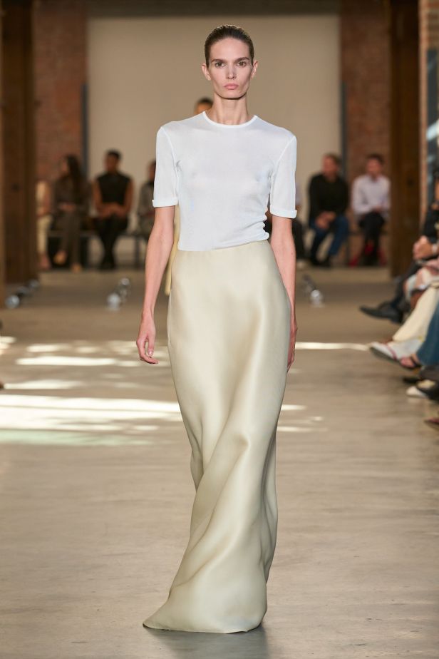 فيرونيكا ليوني تُعيد صياغة البساطة الأميركية في عرض ‏Calvin Klein‏ لربيع 2027 ‏