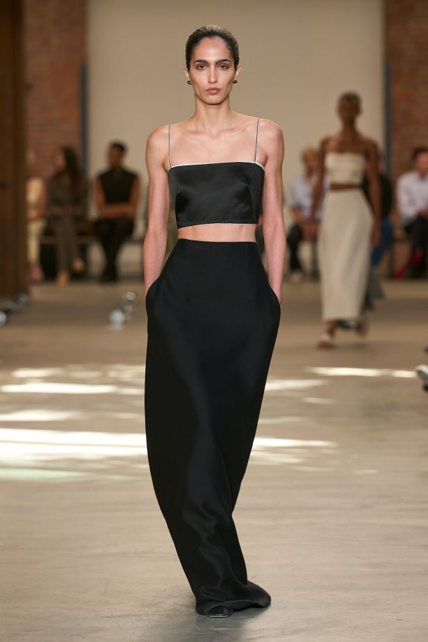 فيرونيكا ليوني تُعيد صياغة البساطة الأميركية في عرض ‏Calvin Klein‏ لربيع 2027 ‏