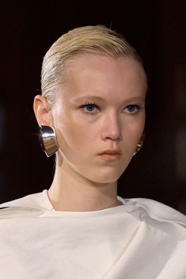 حرية الأربعينيات بلغة ‏Ferragamo‏ في مجموعة ربيع وصيف 2027‏