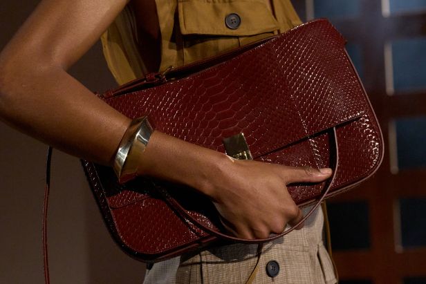حرية الأربعينيات بلغة ‏Ferragamo‏ في مجموعة ربيع وصيف 2027‏