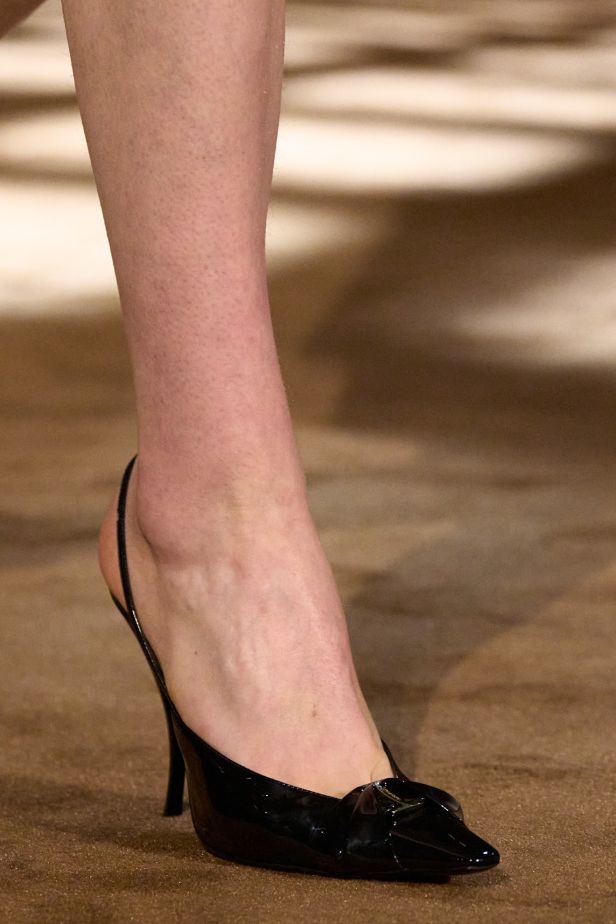 حرية الأربعينيات بلغة ‏Ferragamo‏ في مجموعة ربيع وصيف 2027‏