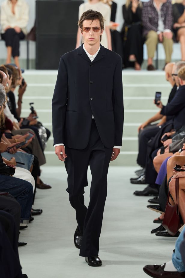 مجموعة ‏JIL SANDER ‎‏ لربيع 2027 تستكشف جمال اللامثالية ‏