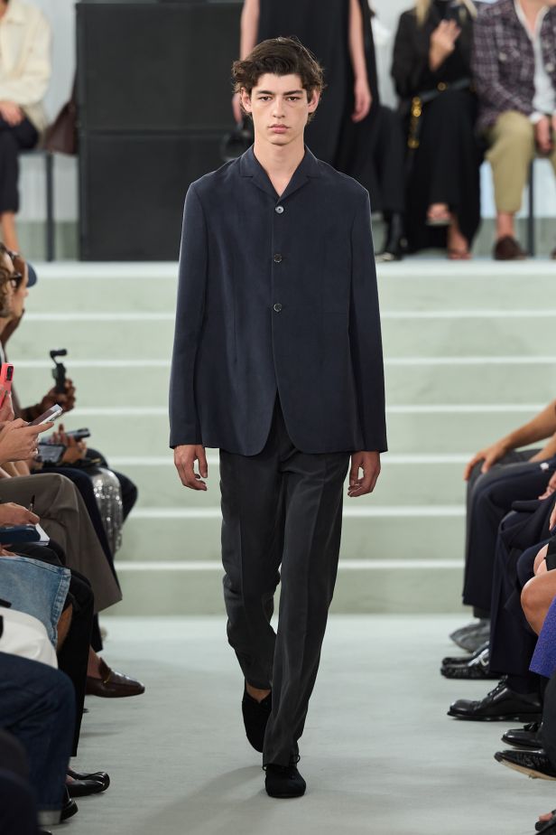 مجموعة ‏JIL SANDER ‎‏ لربيع 2027 تستكشف جمال اللامثالية ‏