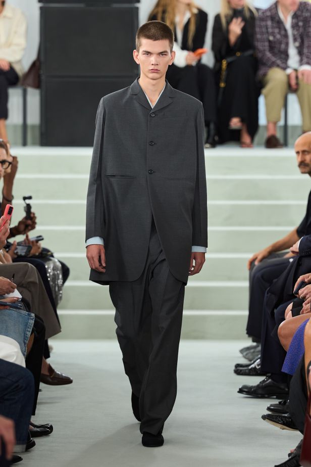 مجموعة ‏JIL SANDER ‎‏ لربيع 2027 تستكشف جمال اللامثالية ‏