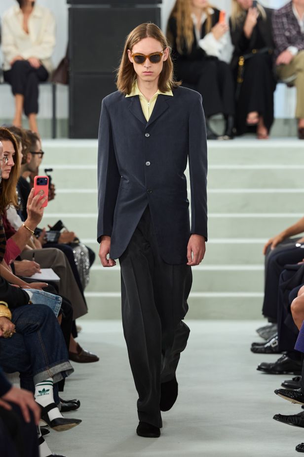 مجموعة ‏JIL SANDER ‎‏ لربيع 2027 تستكشف جمال اللامثالية ‏