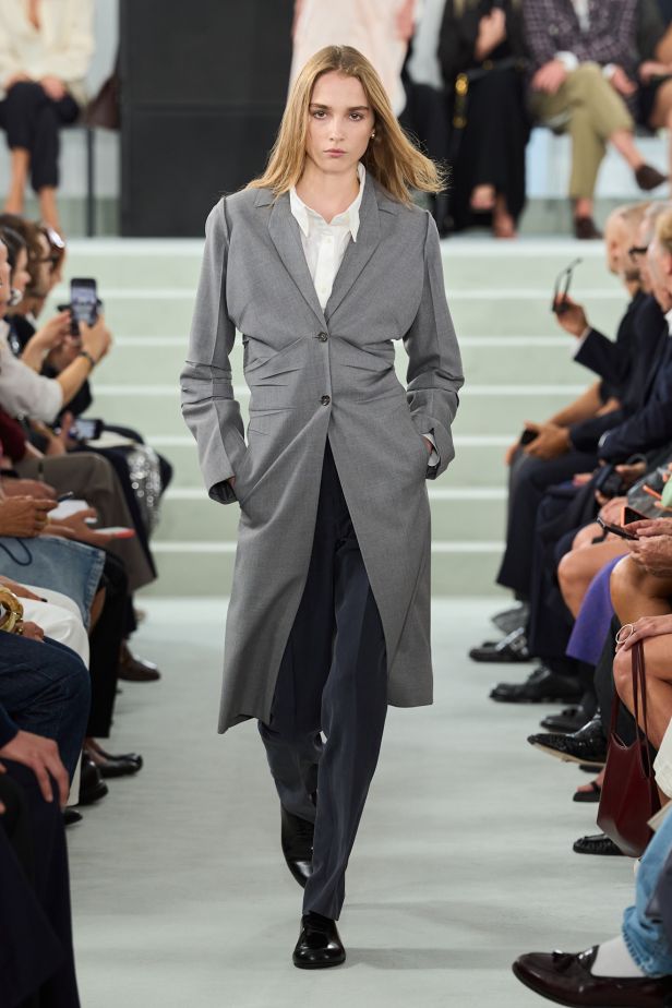 مجموعة ‏JIL SANDER ‎‏ لربيع 2027 تستكشف جمال اللامثالية ‏