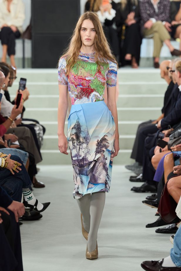 مجموعة ‏JIL SANDER ‎‏ لربيع 2027 تستكشف جمال اللامثالية ‏
