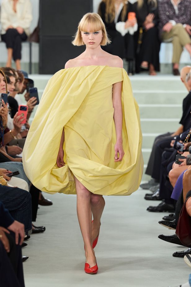 مجموعة ‏JIL SANDER ‎‏ لربيع 2027 تستكشف جمال اللامثالية ‏