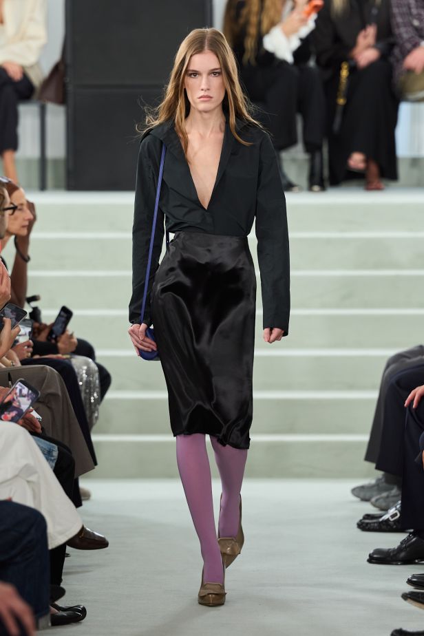 مجموعة ‏JIL SANDER ‎‏ لربيع 2027 تستكشف جمال اللامثالية ‏