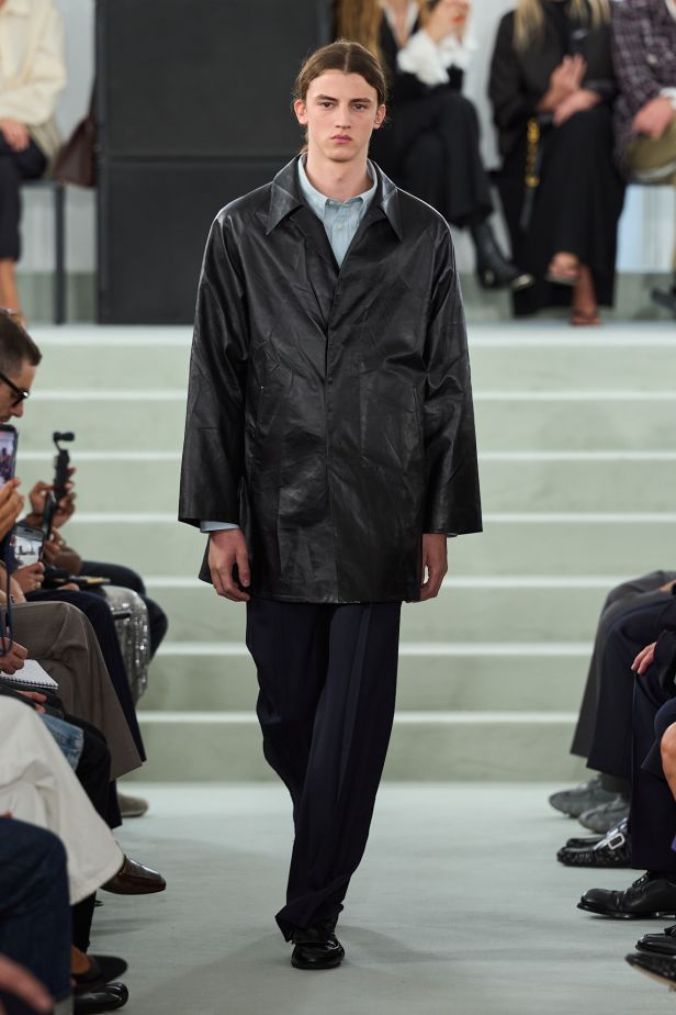 مجموعة ‏JIL SANDER ‎‏ لربيع 2027 تستكشف جمال اللامثالية ‏