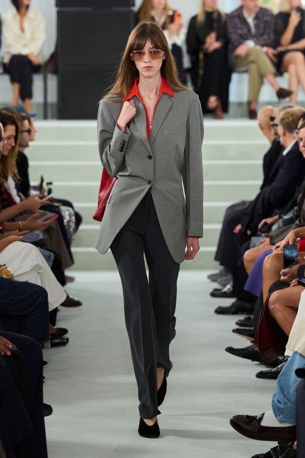 مجموعة ‏JIL SANDER ‎‏ لربيع 2027 تستكشف جمال اللامثالية ‏