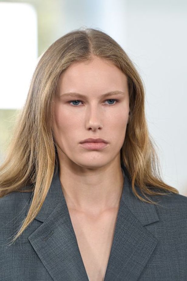 مجموعة ‏JIL SANDER ‎‏ لربيع 2027 تستكشف جمال اللامثالية ‏
