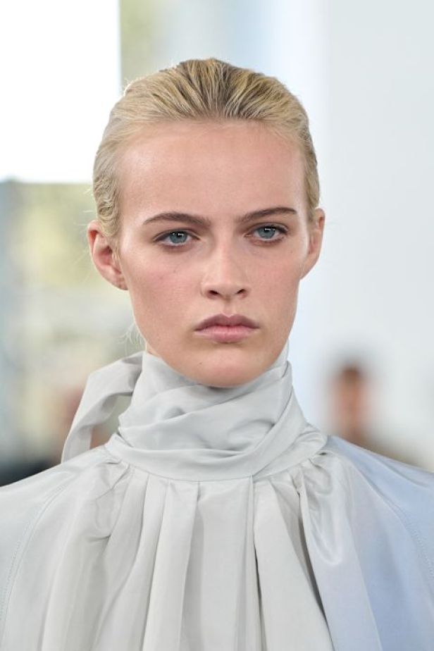 مجموعة ‏JIL SANDER ‎‏ لربيع 2027 تستكشف جمال اللامثالية ‏