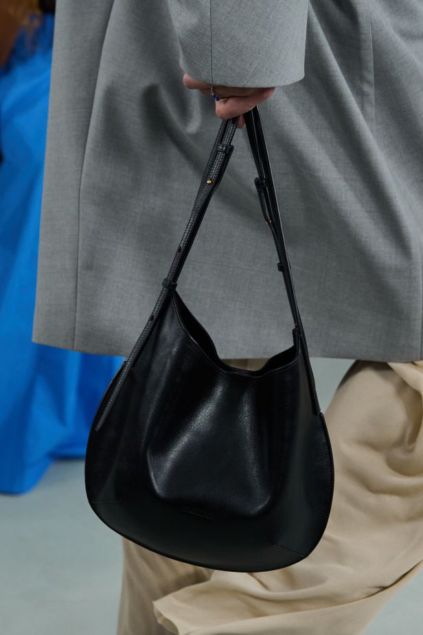 مجموعة ‏JIL SANDER ‎‏ لربيع 2027 تستكشف جمال اللامثالية ‏