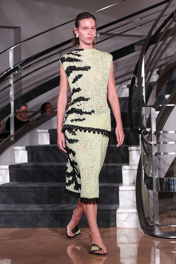 مجموعة ‏Proenza Schouler‏ لربيع 2027... راشيل سكوت تكتب حوارًا بين الإرث والعصرية
