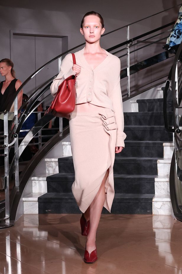 مجموعة ‏Proenza Schouler‏ لربيع 2027... راشيل سكوت تكتب حوارًا بين الإرث والعصرية