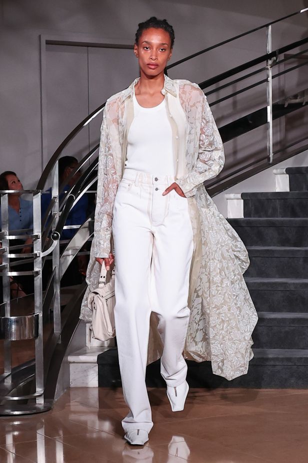 مجموعة ‏Proenza Schouler‏ لربيع 2027... راشيل سكوت تكتب حوارًا بين الإرث والعصرية