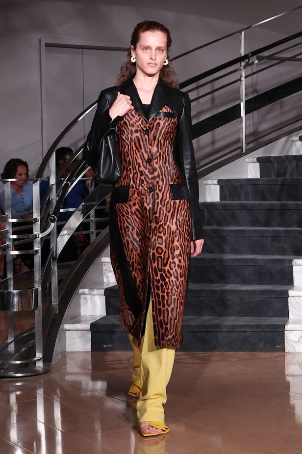مجموعة ‏Proenza Schouler‏ لربيع 2027... راشيل سكوت تكتب حوارًا بين الإرث والعصرية