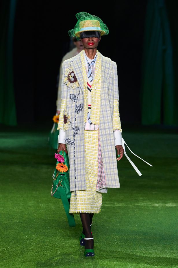 حين تصبح الأزياء كائناً حيّاً..Thom Browne يطلق العنان للتحوّل في مجموعة ربيع و صيف 2027 