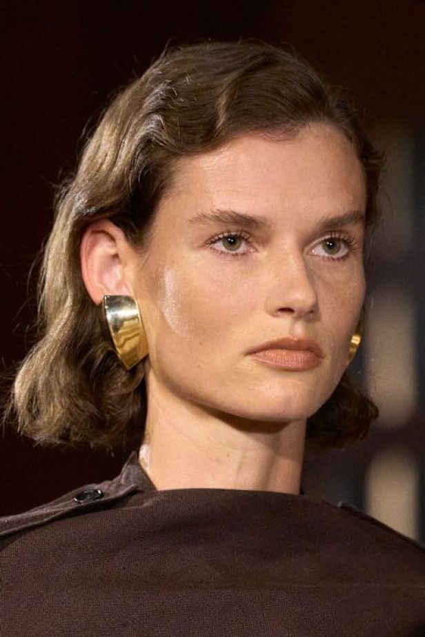 حرية الأربعينيات بلغة ‏Ferragamo‏ في مجموعة ربيع وصيف 2027‏