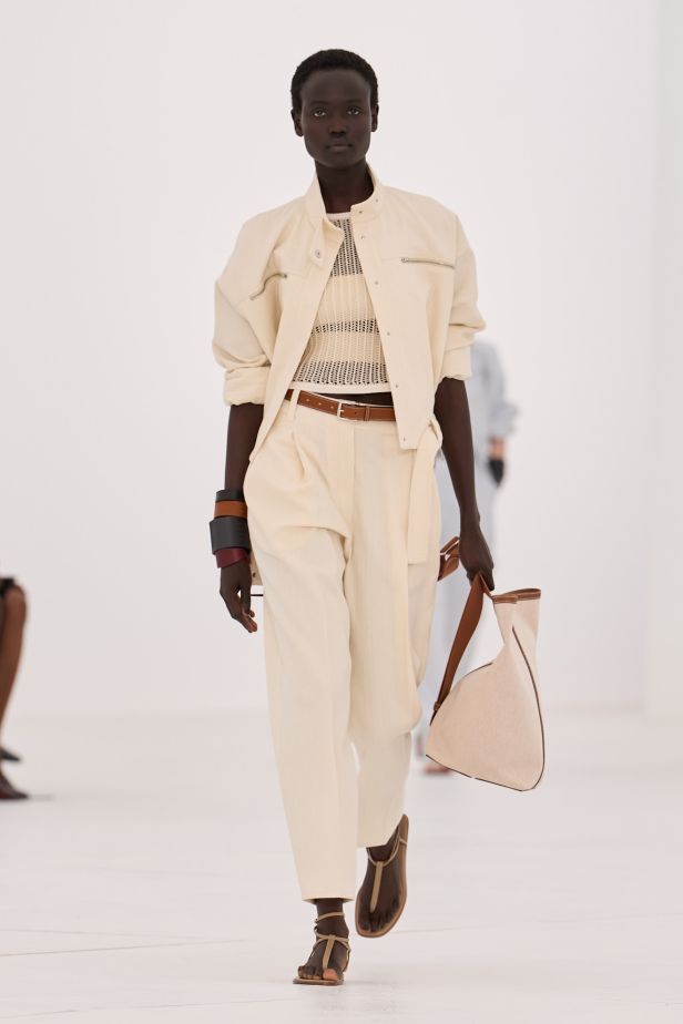 مجموعة ‏Hermès‏ لربيع وصيف 2027... تجسيد شكل الهواء وخفة لا تُزن