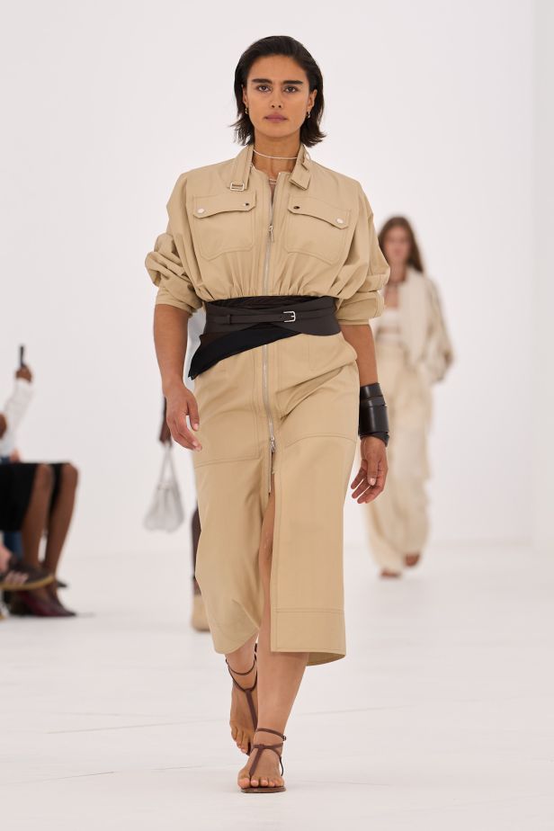 مجموعة ‏Hermès‏ لربيع وصيف 2027... تجسيد شكل الهواء وخفة لا تُزن