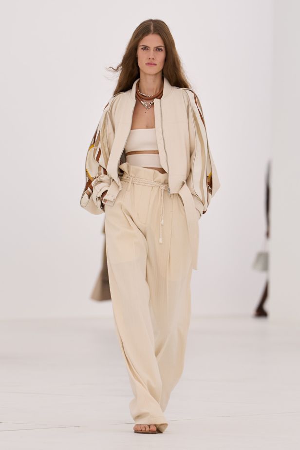 مجموعة ‏Hermès‏ لربيع وصيف 2027... تجسيد شكل الهواء وخفة لا تُزن