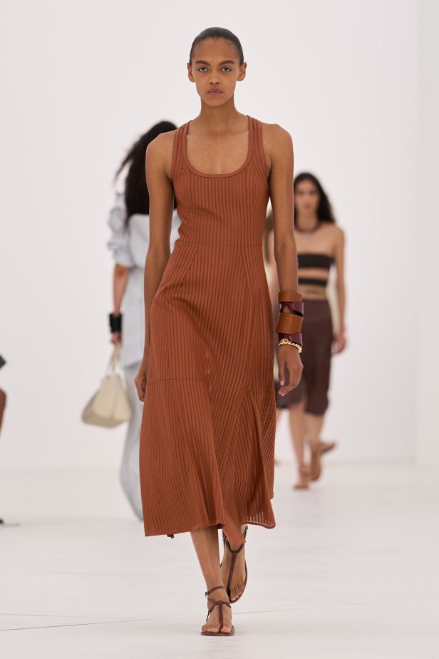 مجموعة ‏Hermès‏ لربيع وصيف 2027... تجسيد شكل الهواء وخفة لا تُزن