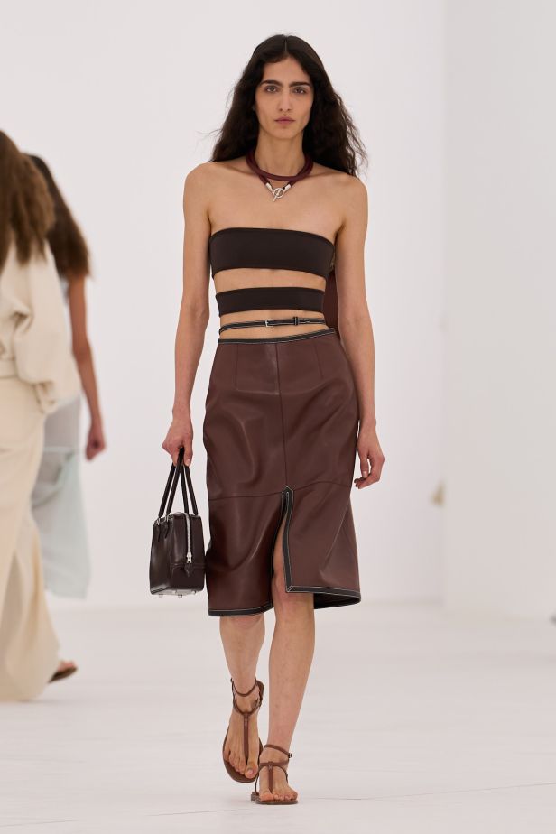 مجموعة ‏Hermès‏ لربيع وصيف 2027... تجسيد شكل الهواء وخفة لا تُزن