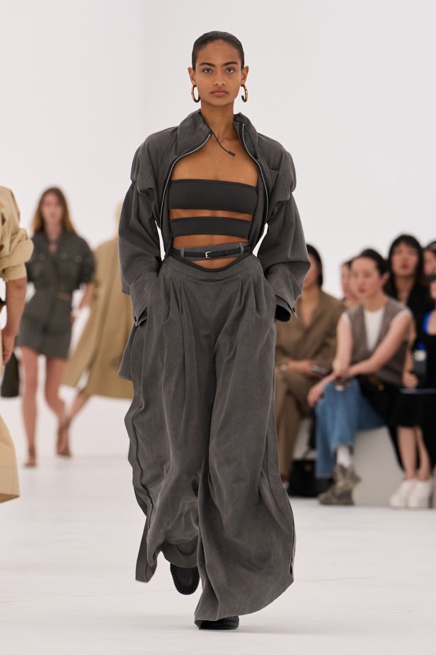 مجموعة ‏Hermès‏ لربيع وصيف 2027... تجسيد شكل الهواء وخفة لا تُزن