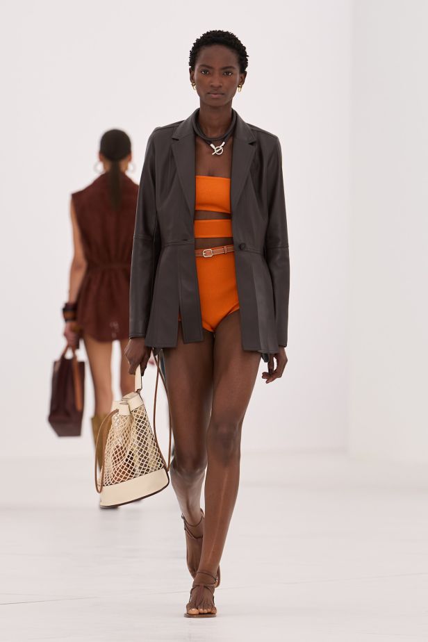 مجموعة ‏Hermès‏ لربيع وصيف 2027... تجسيد شكل الهواء وخفة لا تُزن